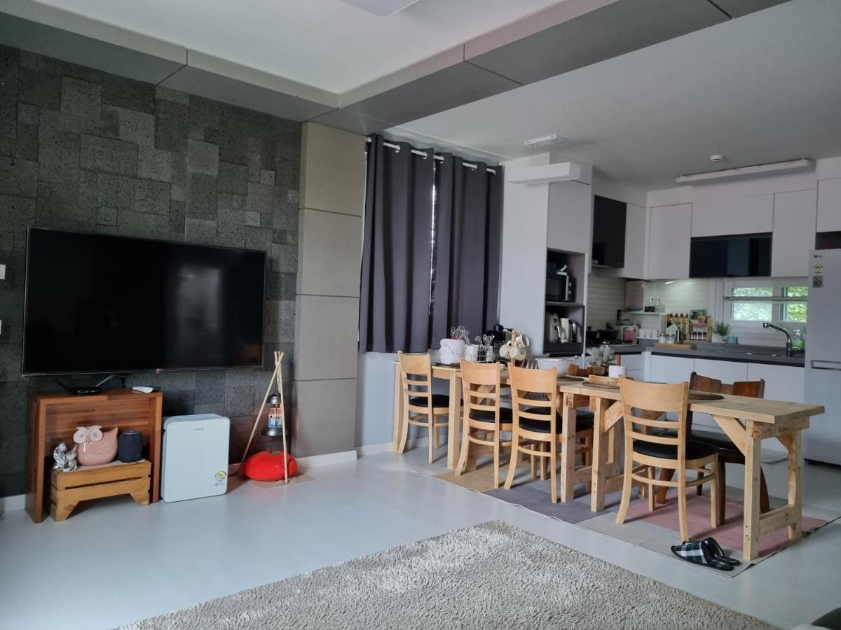 Gashi Sarang Bed & Breakfast Seogwipo Eksteriør bilde