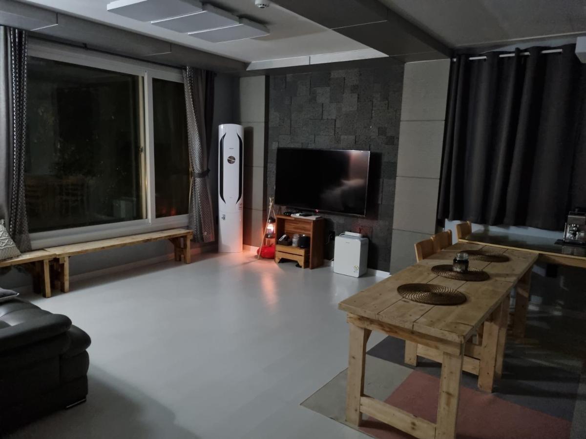 Gashi Sarang Bed & Breakfast Seogwipo Eksteriør bilde