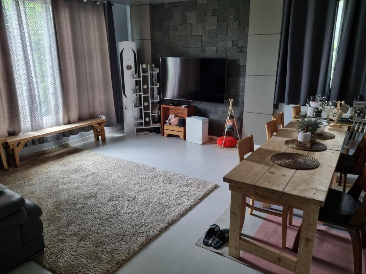 Gashi Sarang Bed & Breakfast Seogwipo Eksteriør bilde