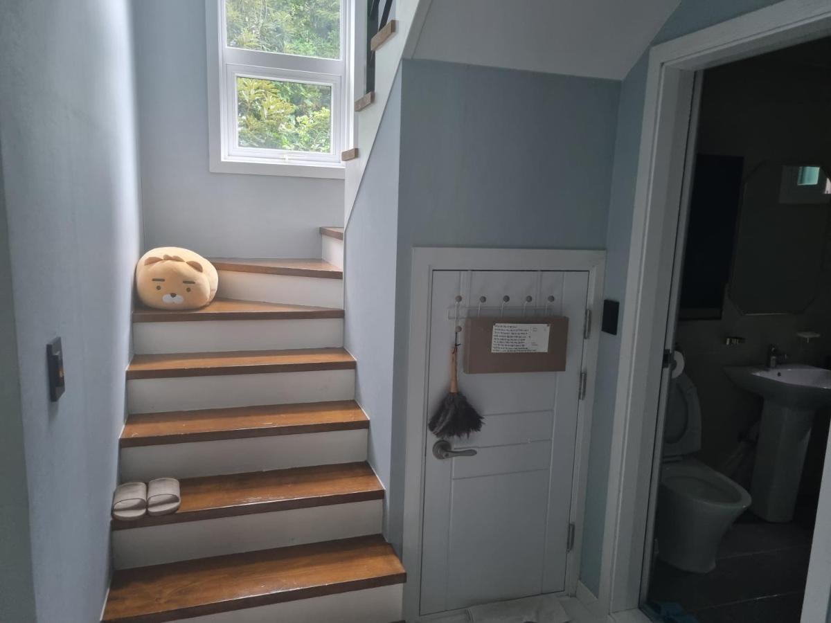 Gashi Sarang Bed & Breakfast Seogwipo Eksteriør bilde