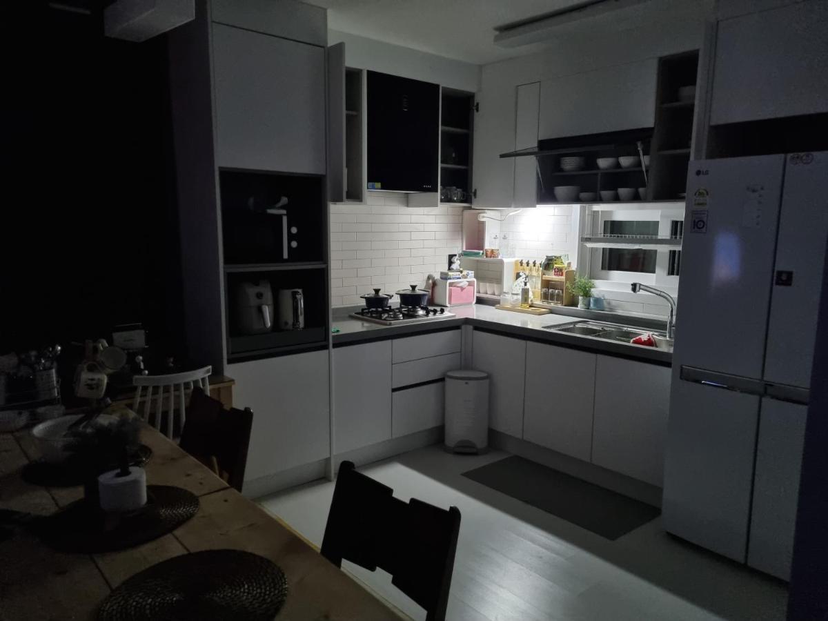 Gashi Sarang Bed & Breakfast Seogwipo Eksteriør bilde